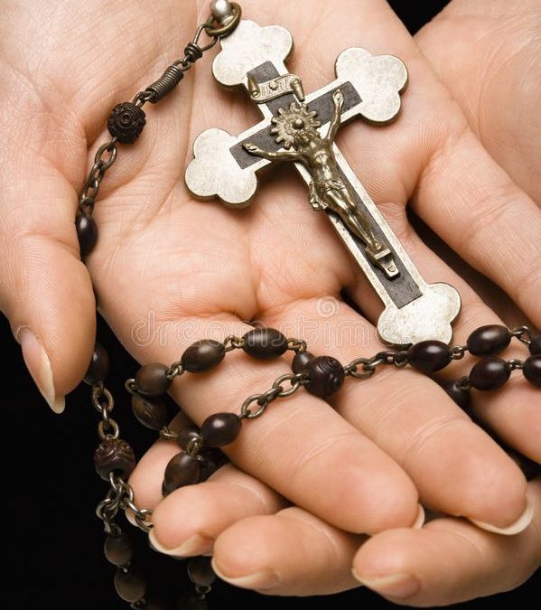 Prier le rosaire avec Léon XIV