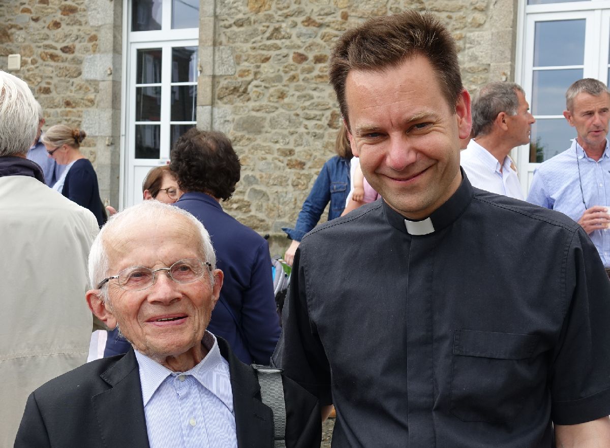 Père Louis Rouaux et père Gaël de Bouteiller, 65 ans et 10 ans de sacerdoce, Dinard